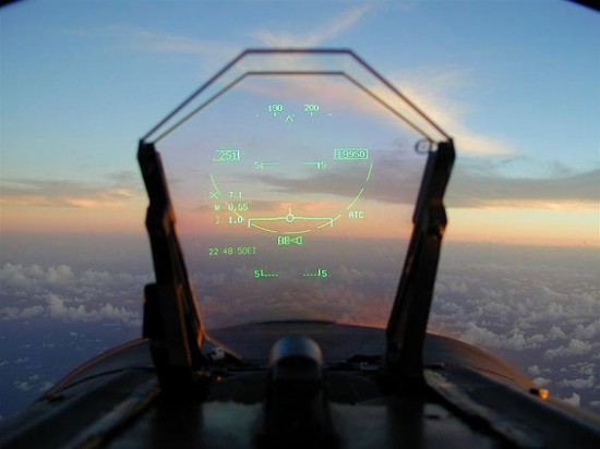 Aqui o HUD - Head Up Display - de um F/A-18 C Aqui o HUD - Head Up Display - de um F/A-18 C